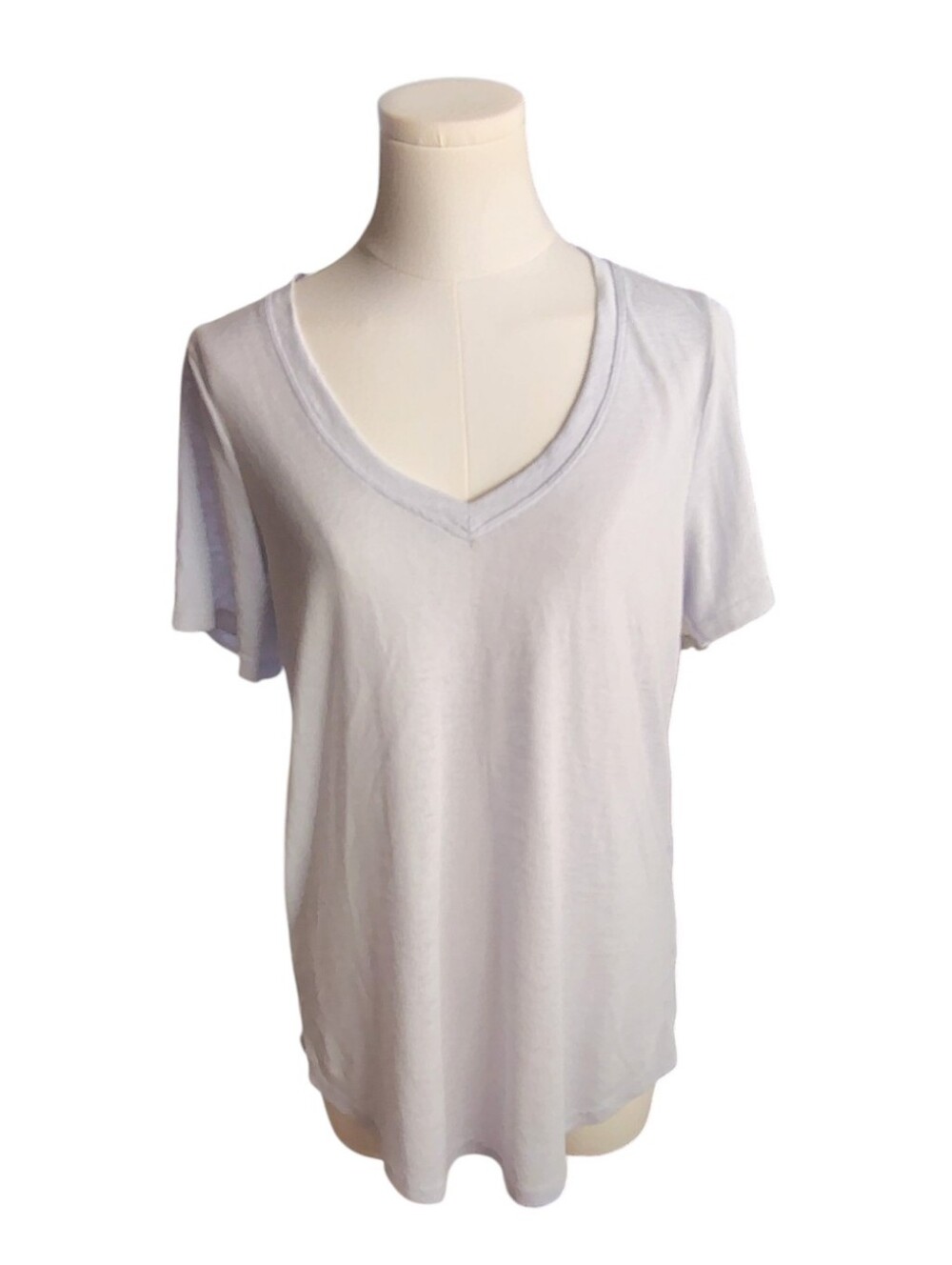 Athleta Casual Pale Blue Sporty Athletic Lightweight V-neck Tee Size Medium